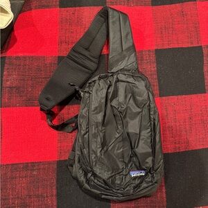 Patagonia Ultralight Black Hole Sling 8L NWT